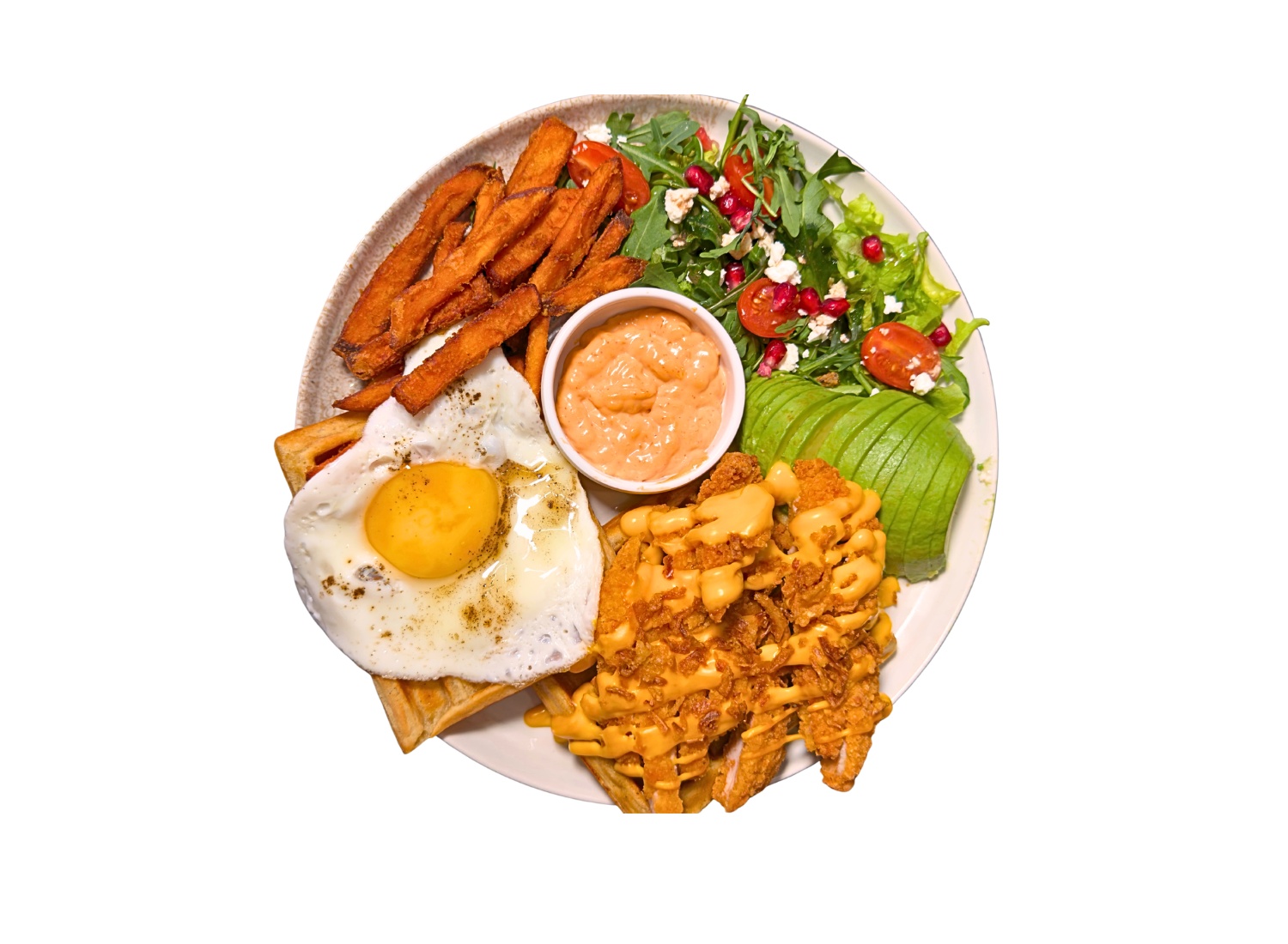 Gaufres, tenders, sauce dynamite, oeuf plat, avocat, patate douce